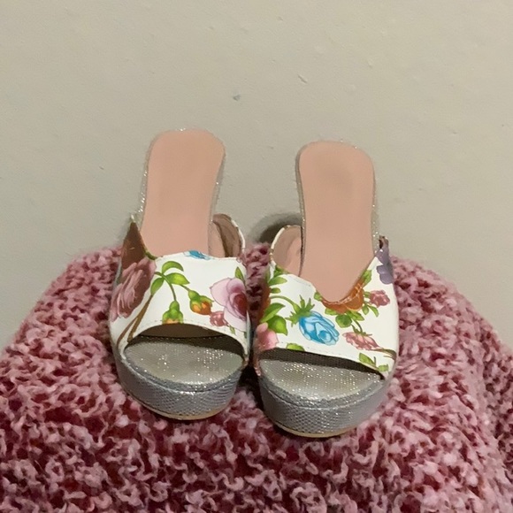 Shoes - Picture 3 of 4